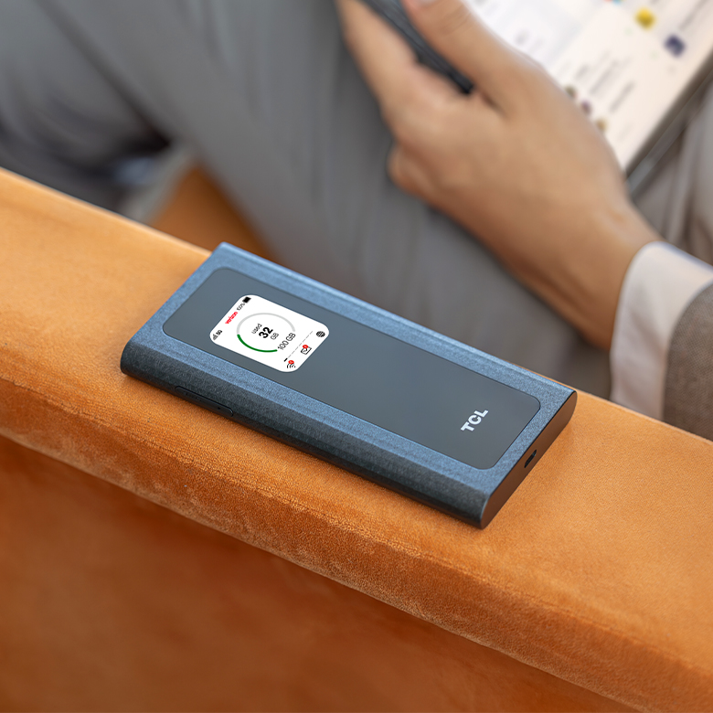 hotspot powering multiple devices with 5G connectivity